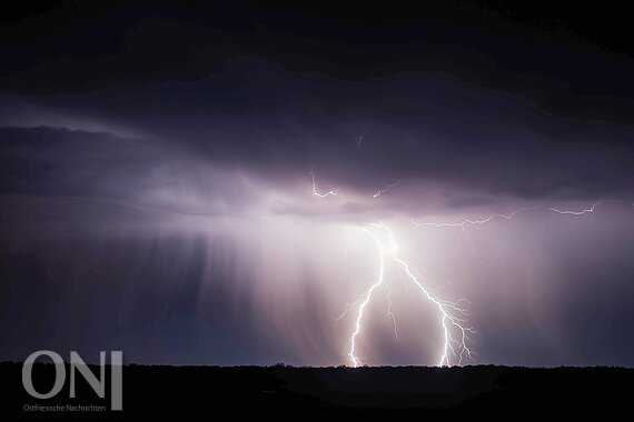 Ostfriesland Starke Gewitter Und Tornados Moglich Ostfriesische Nachrichten